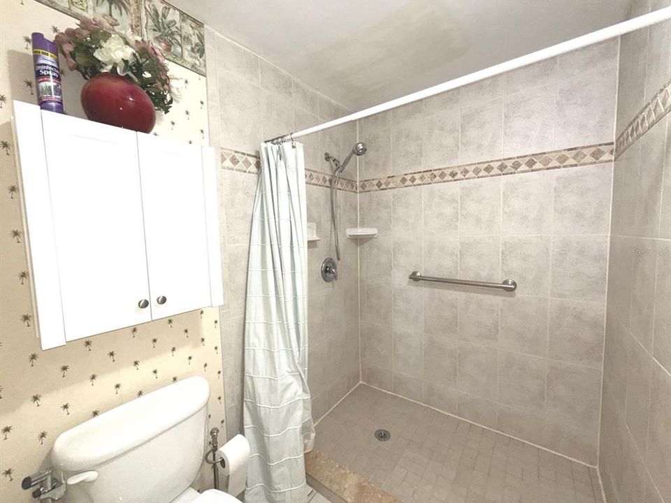 На продажу: $259,900 (1 спален, 2 ванн, 1050 Квадратных фут)