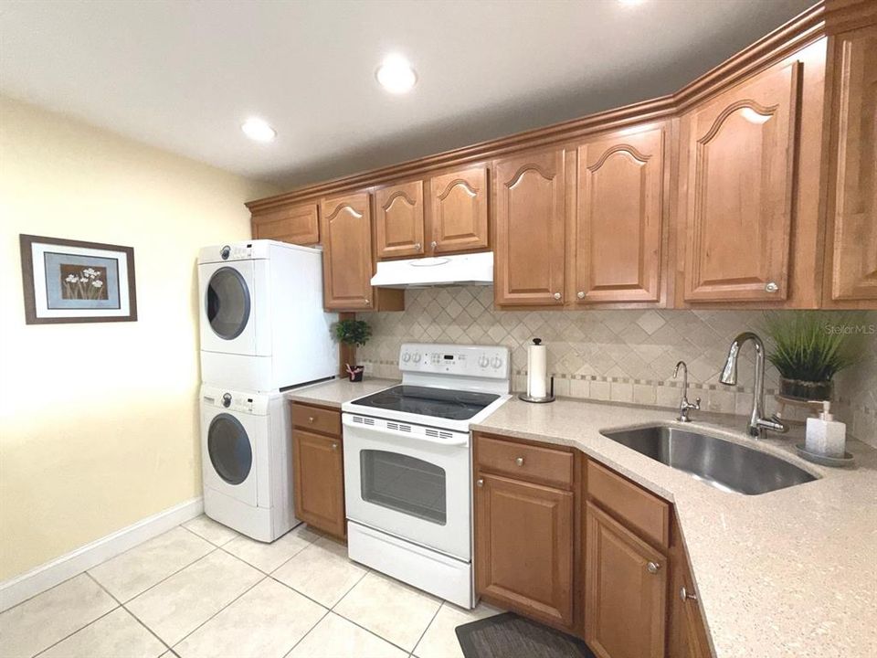 На продажу: $259,900 (1 спален, 2 ванн, 1050 Квадратных фут)