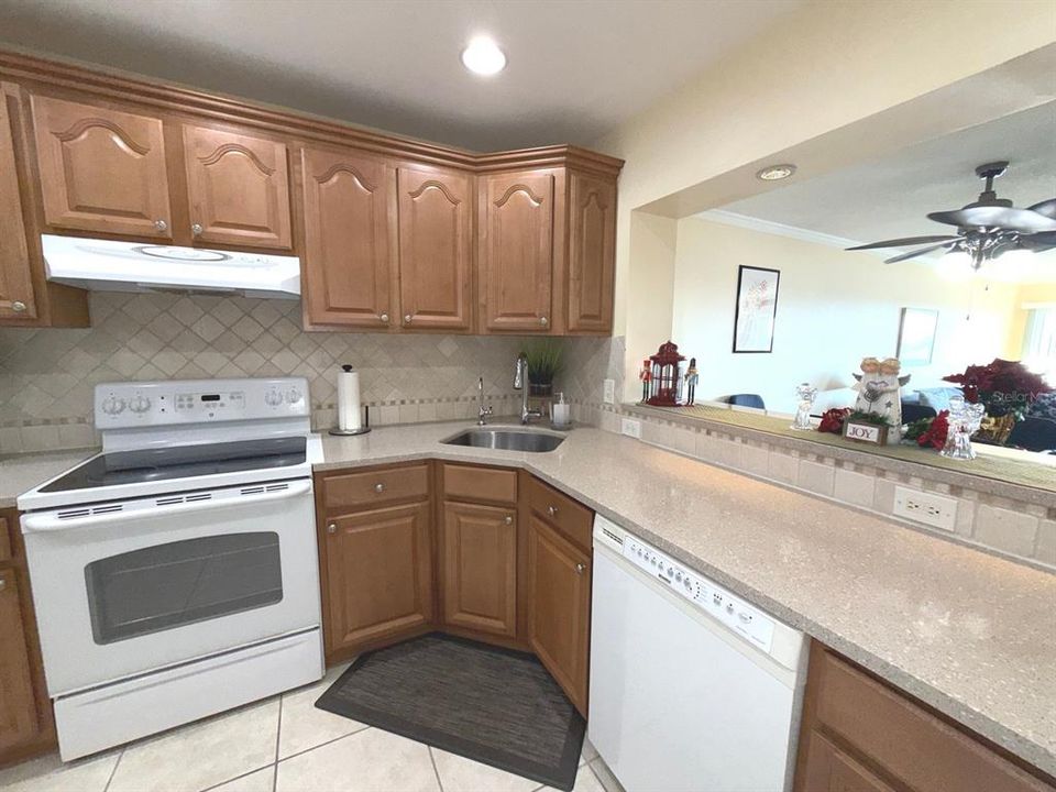 На продажу: $259,900 (1 спален, 2 ванн, 1050 Квадратных фут)