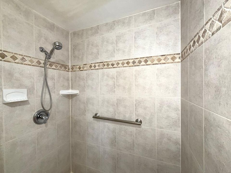 На продажу: $259,900 (1 спален, 2 ванн, 1050 Квадратных фут)