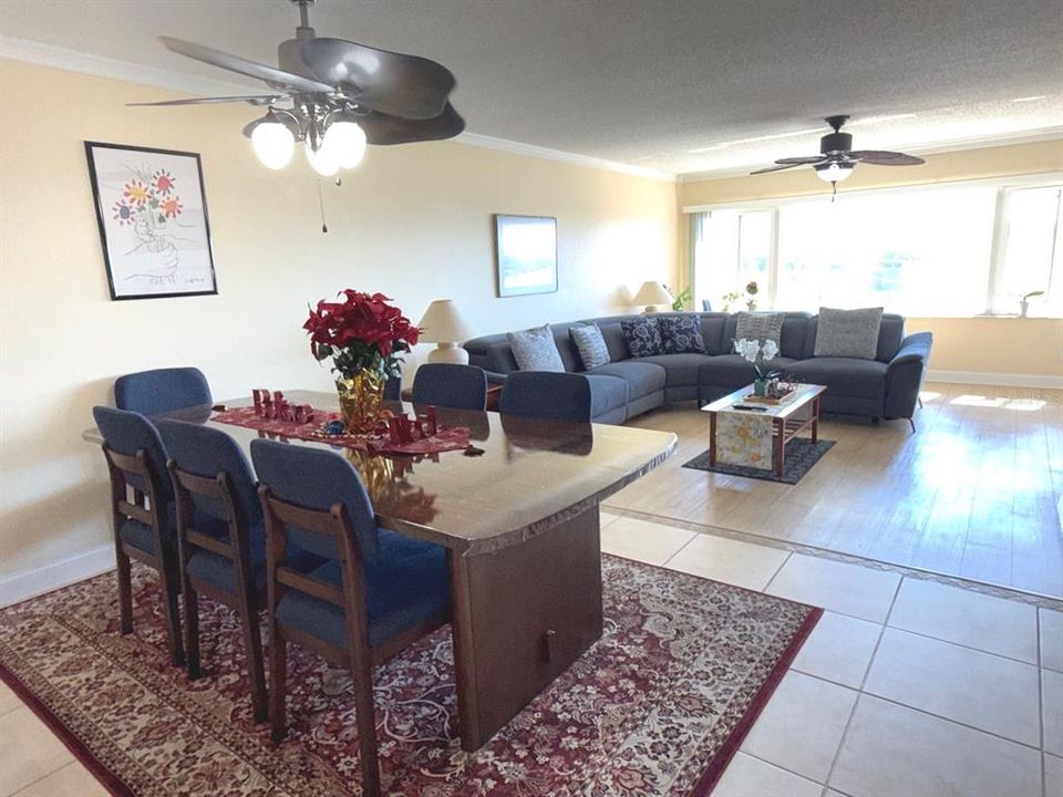 На продажу: $259,900 (1 спален, 2 ванн, 1050 Квадратных фут)