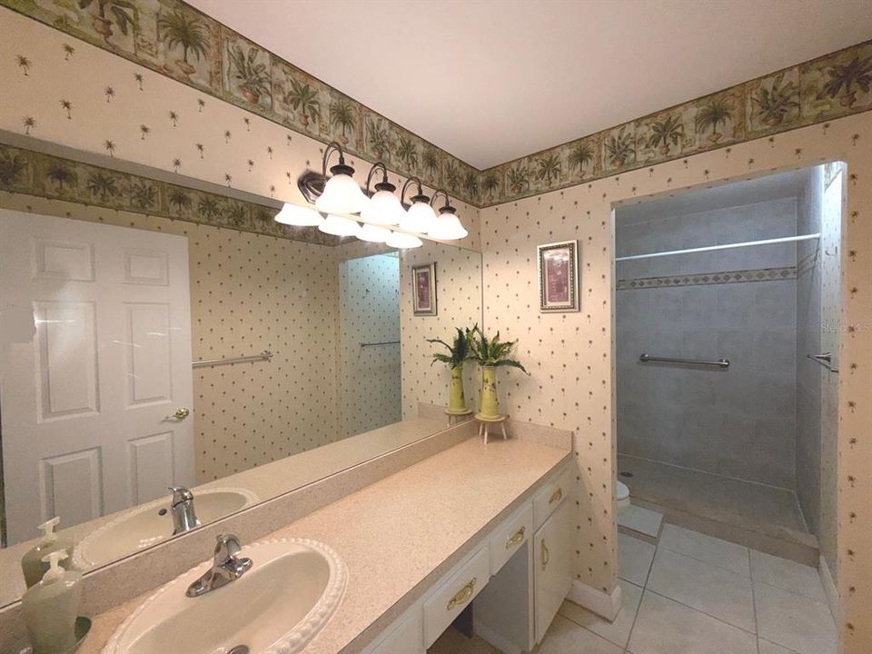 На продажу: $259,900 (1 спален, 2 ванн, 1050 Квадратных фут)