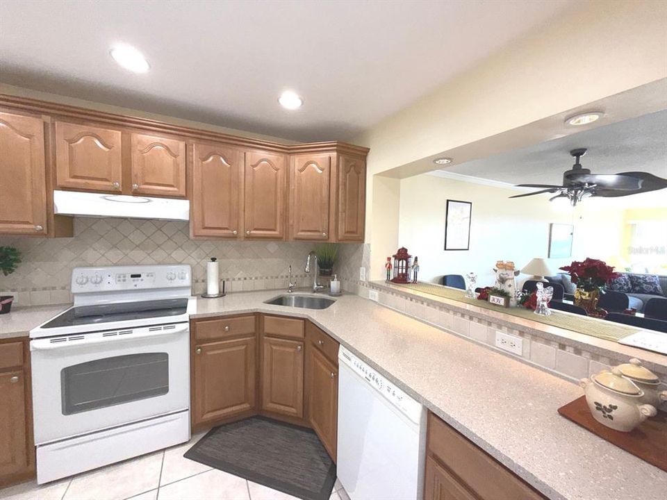 На продажу: $259,900 (1 спален, 2 ванн, 1050 Квадратных фут)