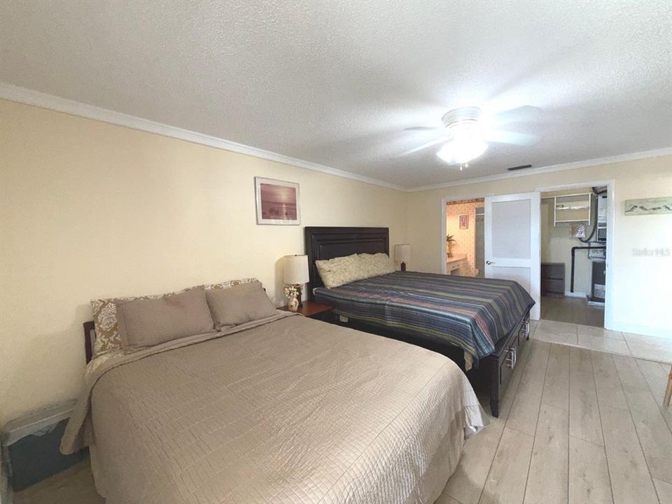 На продажу: $259,900 (1 спален, 2 ванн, 1050 Квадратных фут)