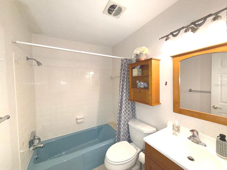 На продажу: $259,900 (1 спален, 2 ванн, 1050 Квадратных фут)