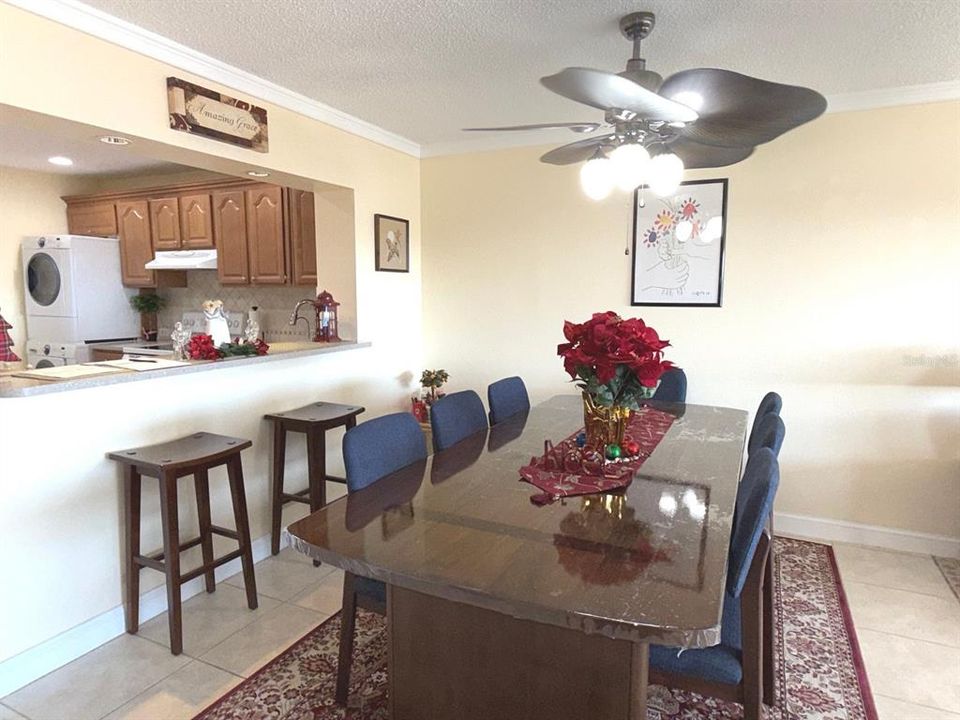 На продажу: $259,900 (1 спален, 2 ванн, 1050 Квадратных фут)