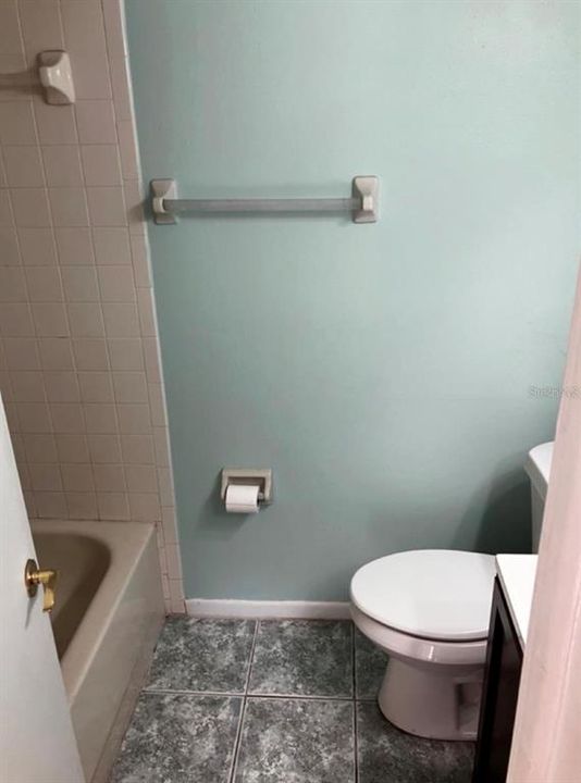 合同活跃: $1,800 (2 贝兹, 2 浴室, 1077 平方英尺)