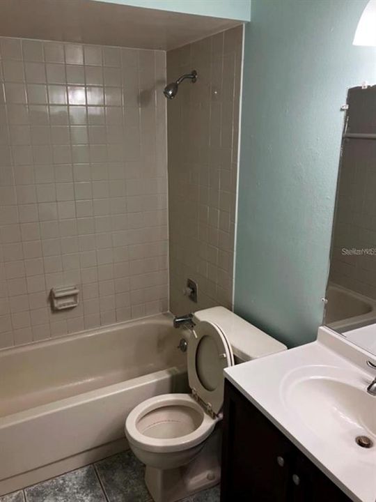 合同活跃: $1,800 (2 贝兹, 2 浴室, 1077 平方英尺)