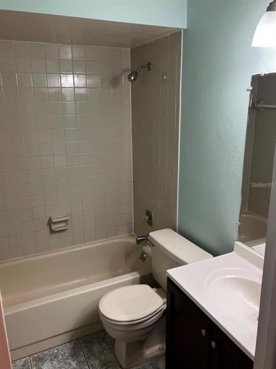 合同活跃: $1,800 (2 贝兹, 2 浴室, 1077 平方英尺)