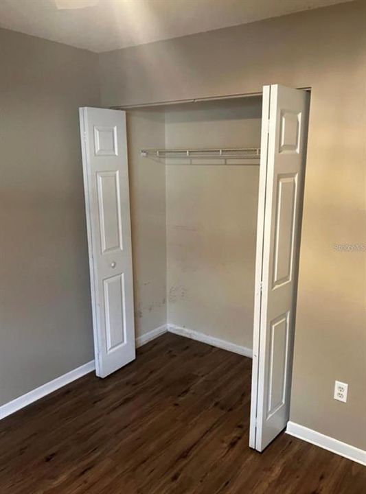 合同活跃: $1,800 (2 贝兹, 2 浴室, 1077 平方英尺)