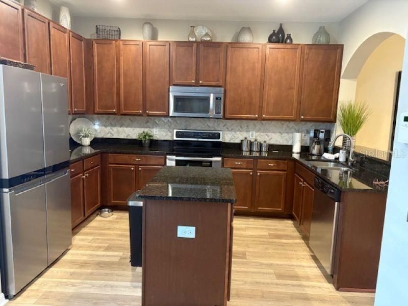 For Sale: $409,000 (3 beds, 2 baths, 1596 Square Feet)