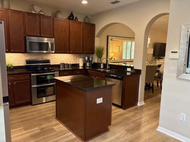 For Sale: $409,000 (3 beds, 2 baths, 1596 Square Feet)