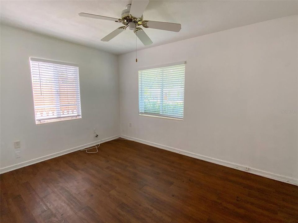 Activo con contrato: $2,400 (2 camas, 1 baños, 876 Pies cuadrados)