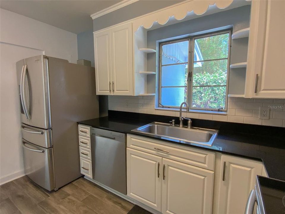 Activo con contrato: $2,400 (2 camas, 1 baños, 876 Pies cuadrados)