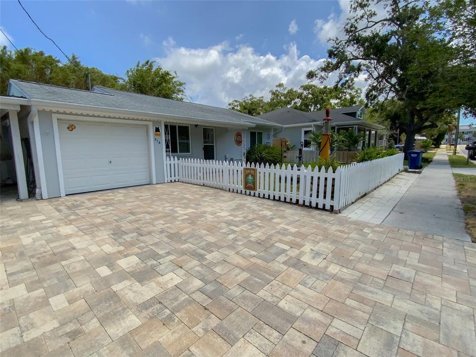 Activo con contrato: $2,400 (2 camas, 1 baños, 876 Pies cuadrados)