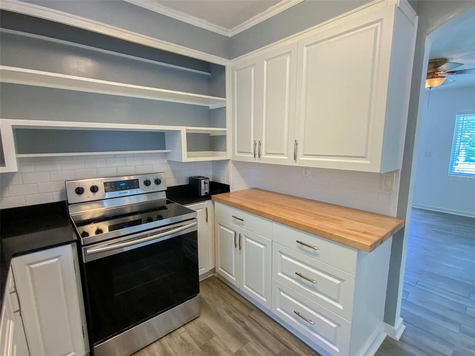 Activo con contrato: $2,400 (2 camas, 1 baños, 876 Pies cuadrados)