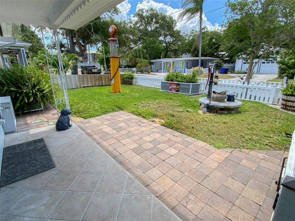 Activo con contrato: $2,400 (2 camas, 1 baños, 876 Pies cuadrados)