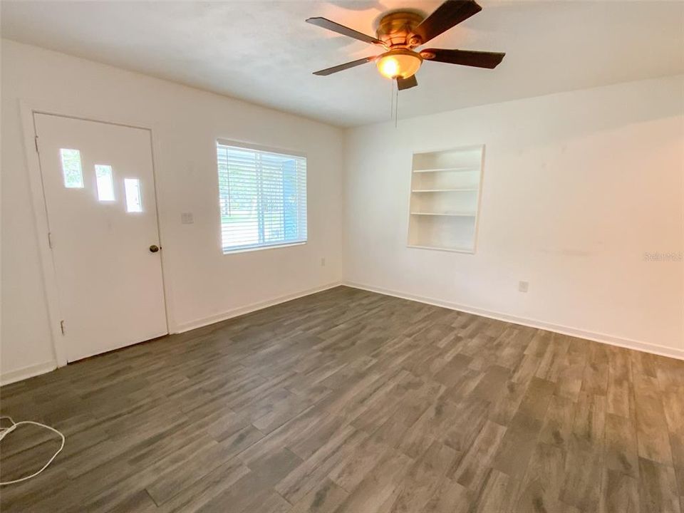 Activo con contrato: $2,400 (2 camas, 1 baños, 876 Pies cuadrados)