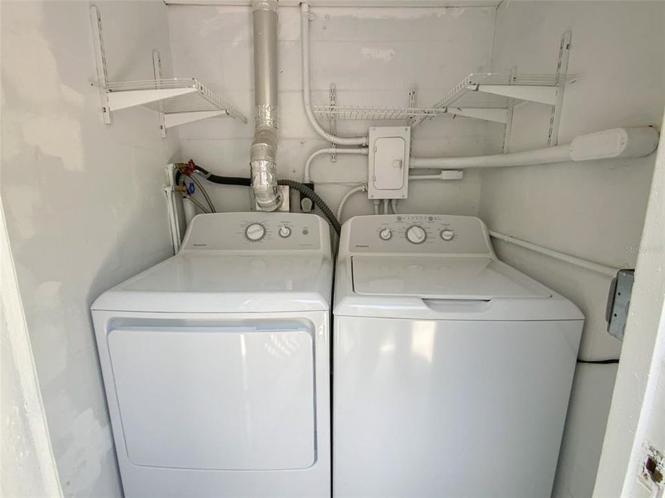 Activo con contrato: $2,400 (2 camas, 1 baños, 876 Pies cuadrados)