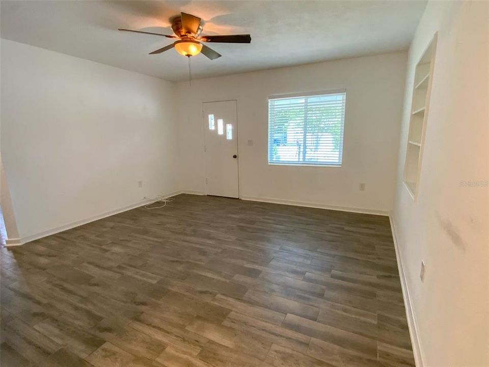 Activo con contrato: $2,400 (2 camas, 1 baños, 876 Pies cuadrados)