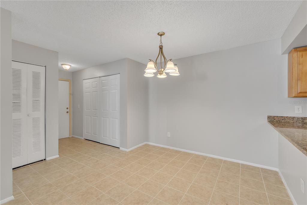 For Sale: $169,000 (2 beds, 2 baths, 1126 Square Feet)