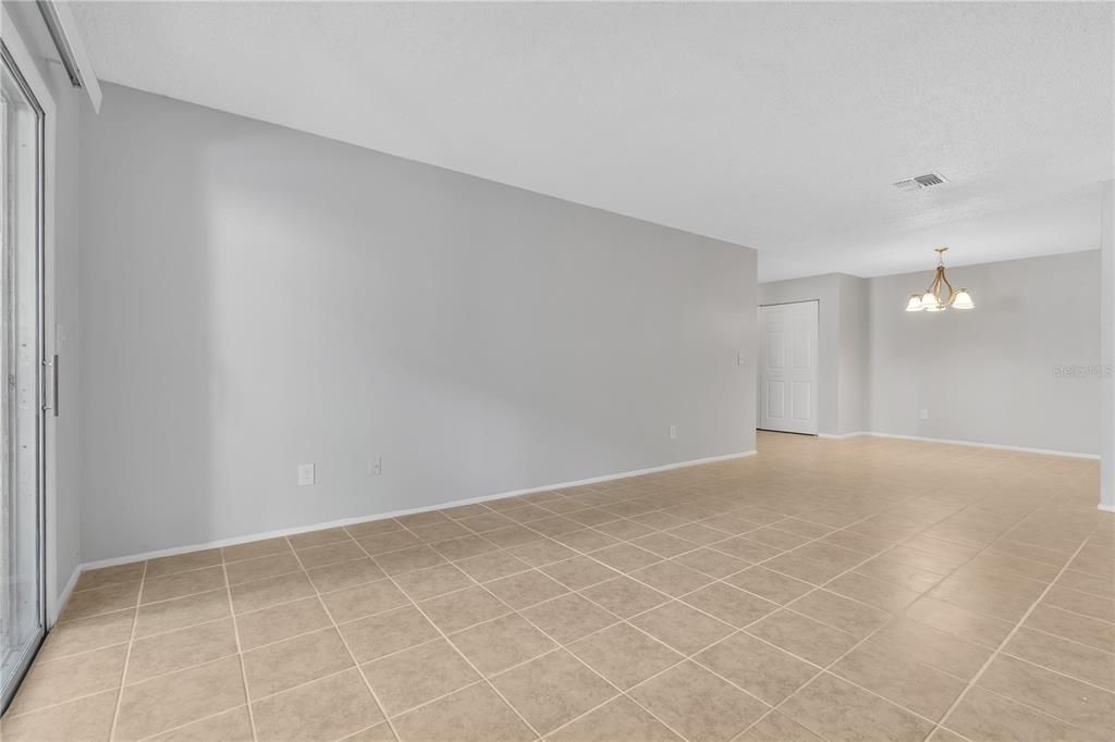 For Sale: $169,000 (2 beds, 2 baths, 1126 Square Feet)