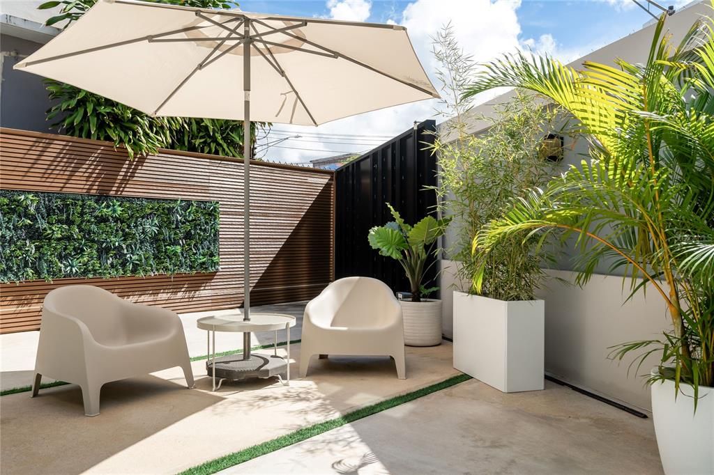 For Sale: $2,695,000 (5 beds, 4 baths, 3600 Square Feet)