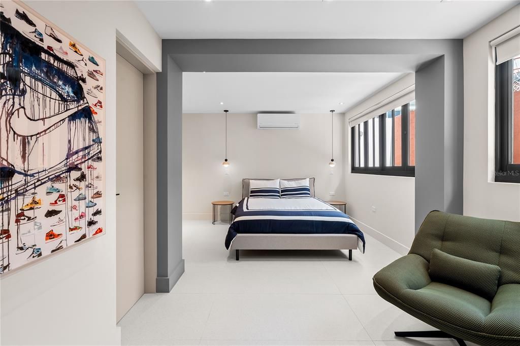 For Sale: $2,695,000 (5 beds, 4 baths, 3600 Square Feet)