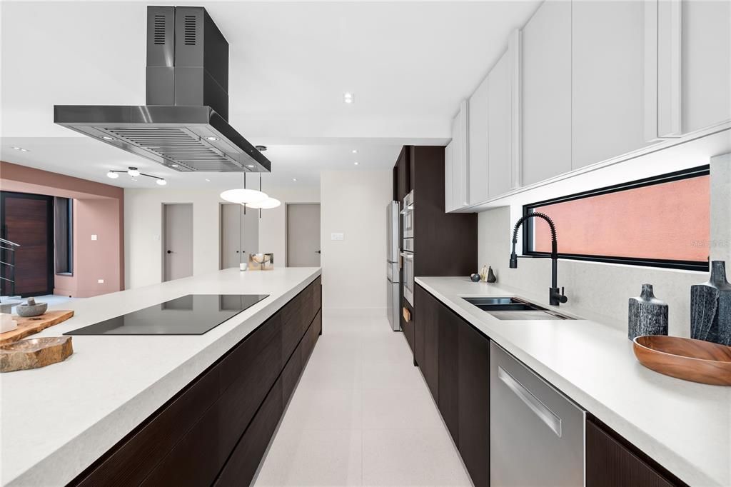 For Sale: $2,695,000 (5 beds, 4 baths, 3600 Square Feet)