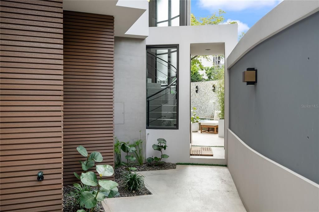 For Sale: $2,695,000 (5 beds, 4 baths, 3600 Square Feet)