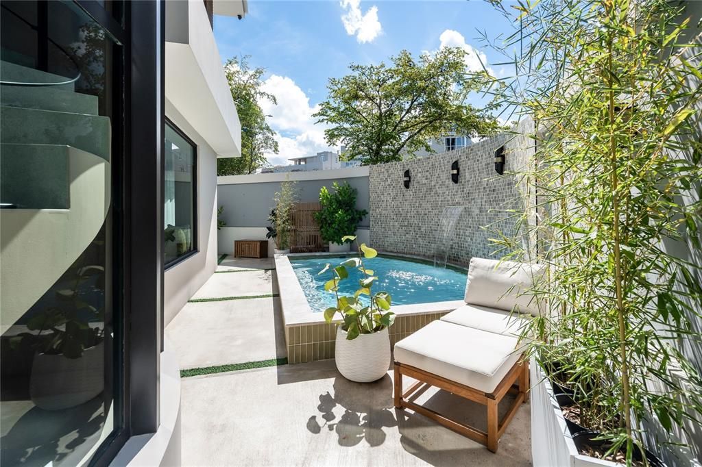 For Sale: $2,695,000 (5 beds, 4 baths, 3600 Square Feet)