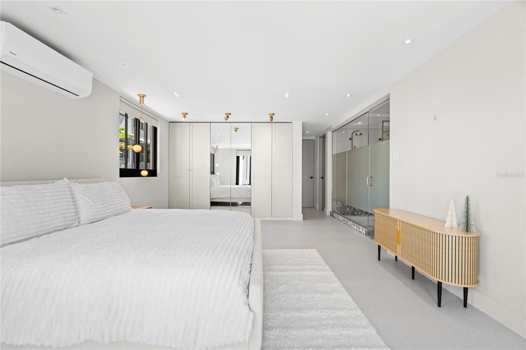 For Sale: $2,695,000 (5 beds, 4 baths, 3600 Square Feet)