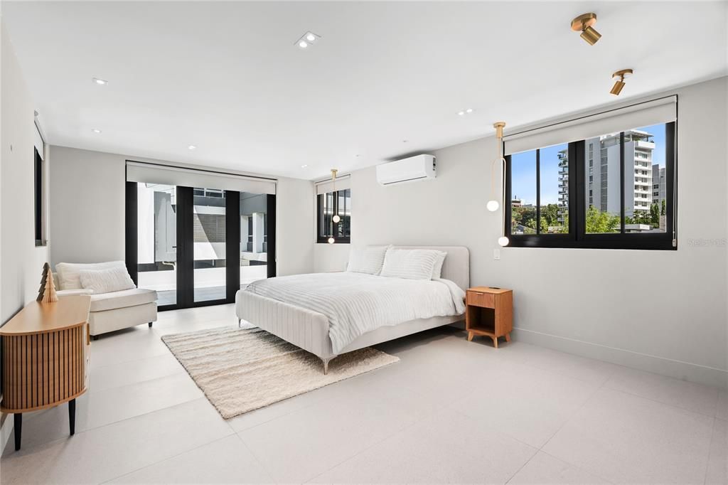 For Sale: $2,695,000 (5 beds, 4 baths, 3600 Square Feet)