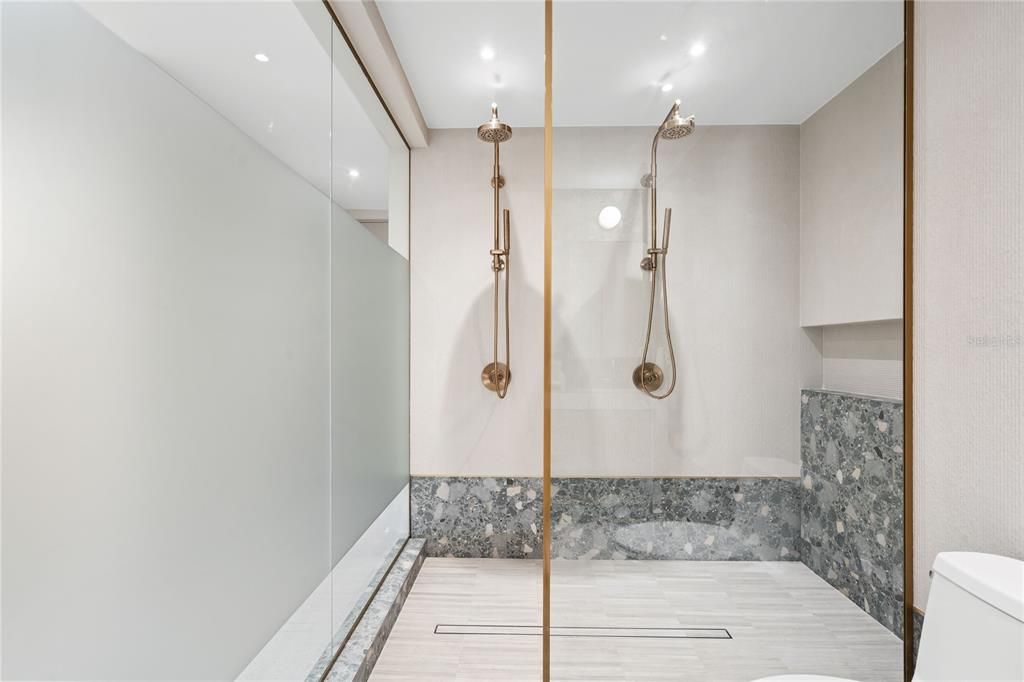 For Sale: $2,695,000 (5 beds, 4 baths, 3600 Square Feet)