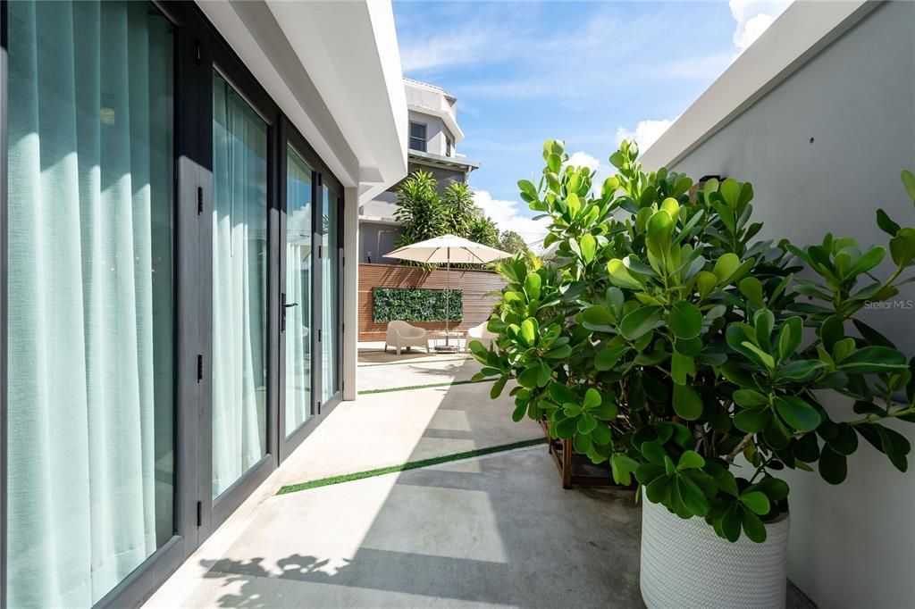 For Sale: $2,695,000 (5 beds, 4 baths, 3600 Square Feet)