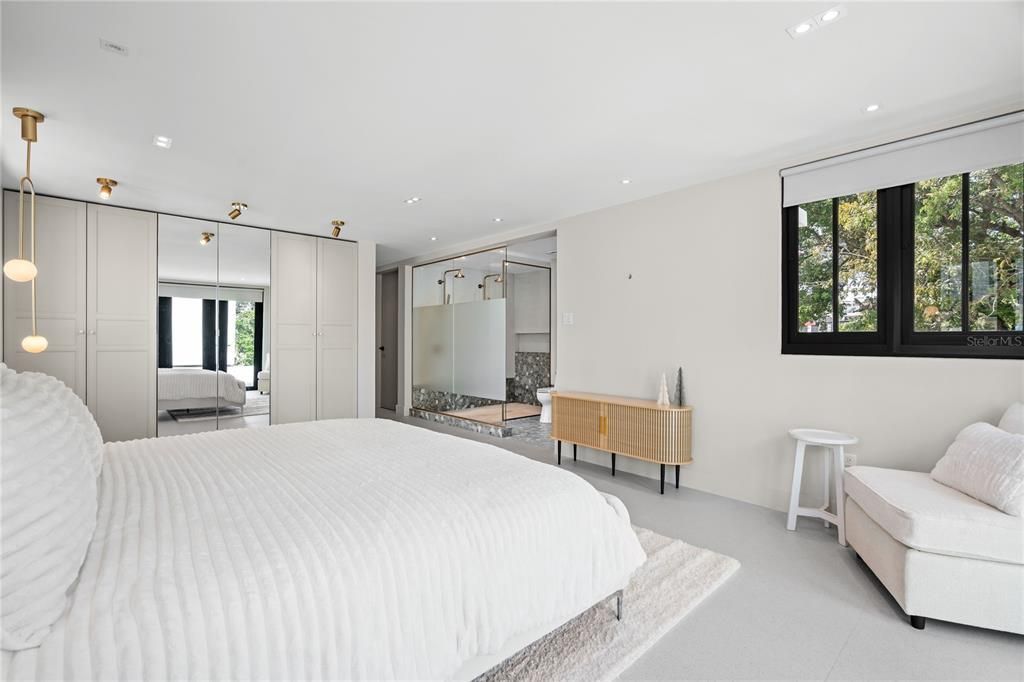 For Sale: $2,695,000 (5 beds, 4 baths, 3600 Square Feet)