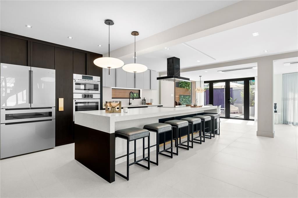 For Sale: $2,695,000 (5 beds, 4 baths, 3600 Square Feet)