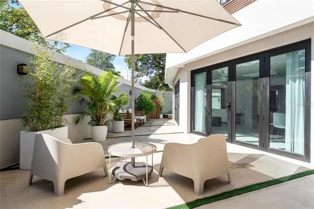 For Sale: $2,695,000 (5 beds, 4 baths, 3600 Square Feet)