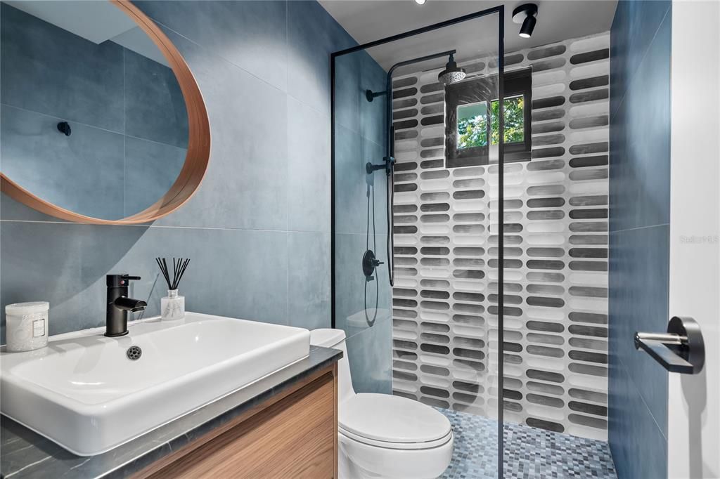 For Sale: $2,695,000 (5 beds, 4 baths, 3600 Square Feet)