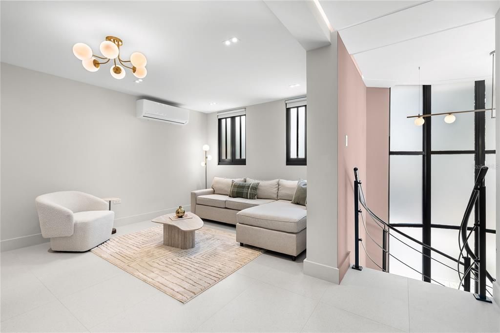 For Sale: $2,695,000 (5 beds, 4 baths, 3600 Square Feet)