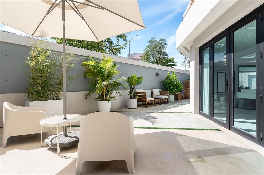 For Sale: $2,695,000 (5 beds, 4 baths, 3600 Square Feet)