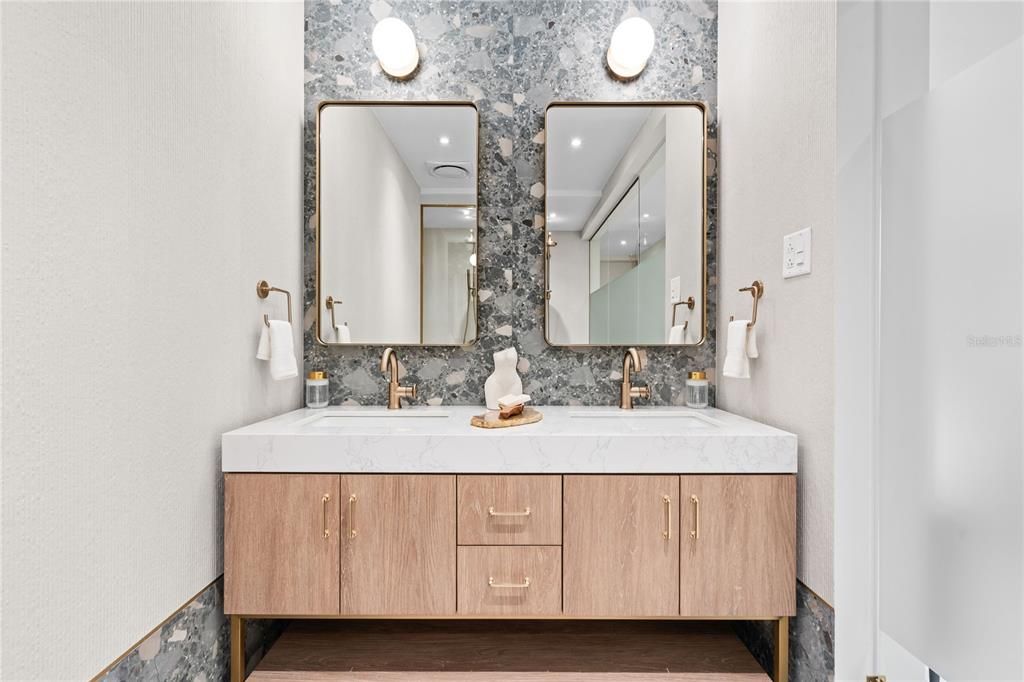 For Sale: $2,695,000 (5 beds, 4 baths, 3600 Square Feet)