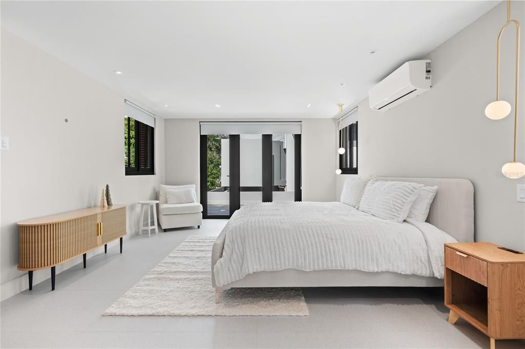 For Sale: $2,695,000 (5 beds, 4 baths, 3600 Square Feet)