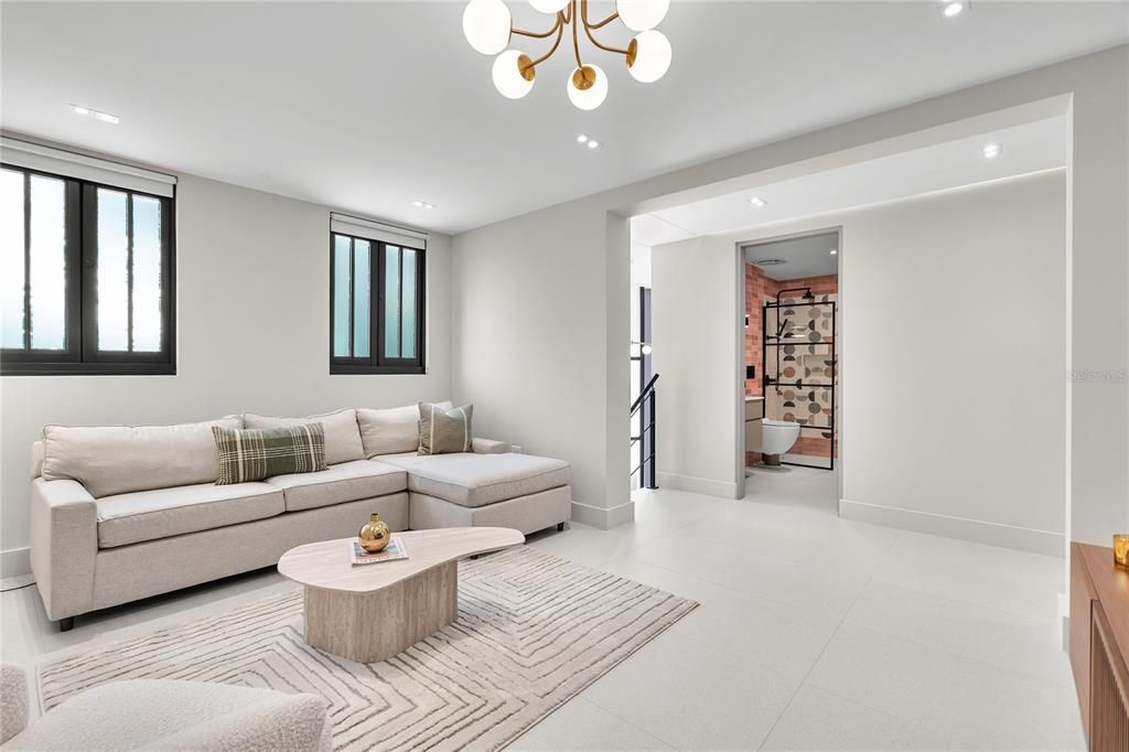 For Sale: $2,695,000 (5 beds, 4 baths, 3600 Square Feet)