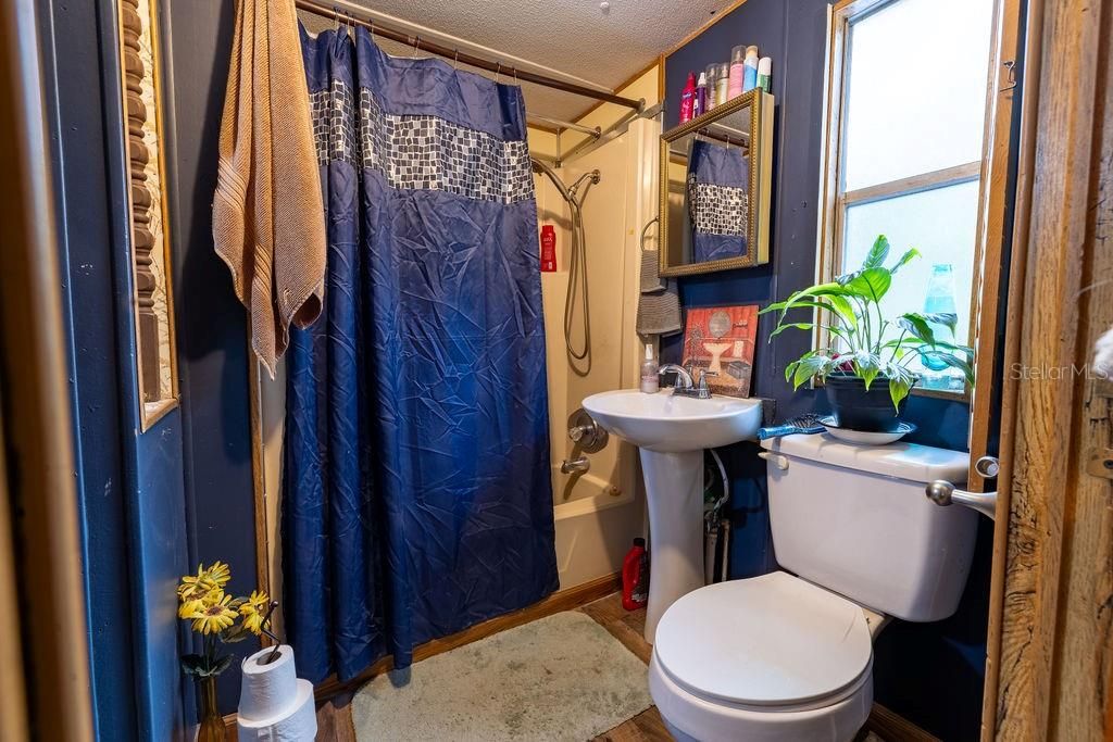 待售: $99,900 (2 贝兹, 1 浴室, 896 平方英尺)