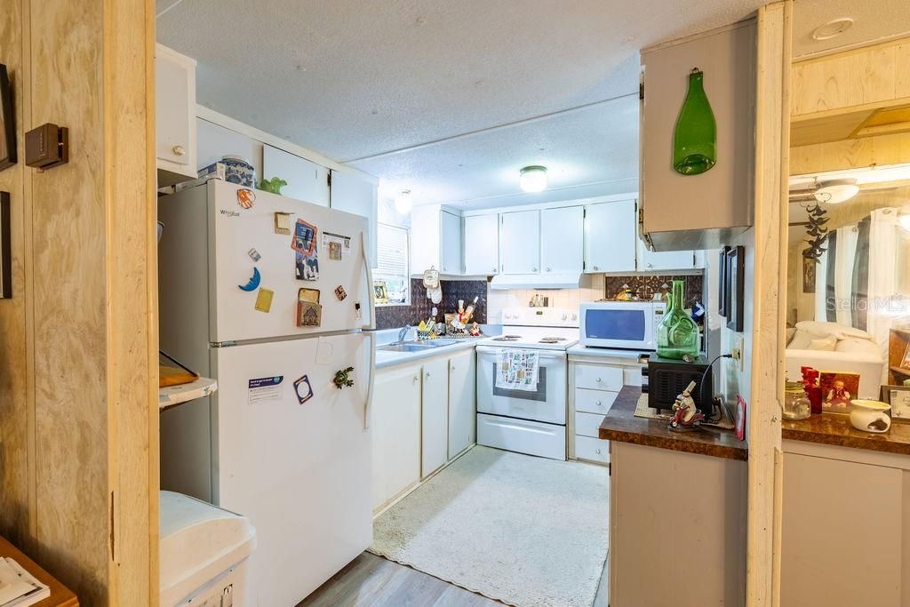 待售: $99,900 (2 贝兹, 1 浴室, 896 平方英尺)