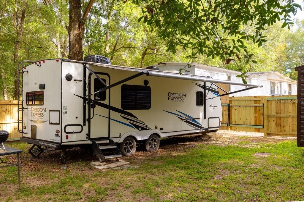 待售: $99,900 (2 贝兹, 1 浴室, 896 平方英尺)