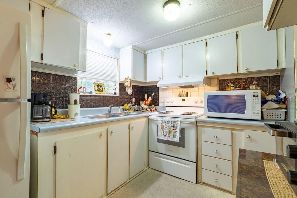 待售: $99,900 (2 贝兹, 1 浴室, 896 平方英尺)