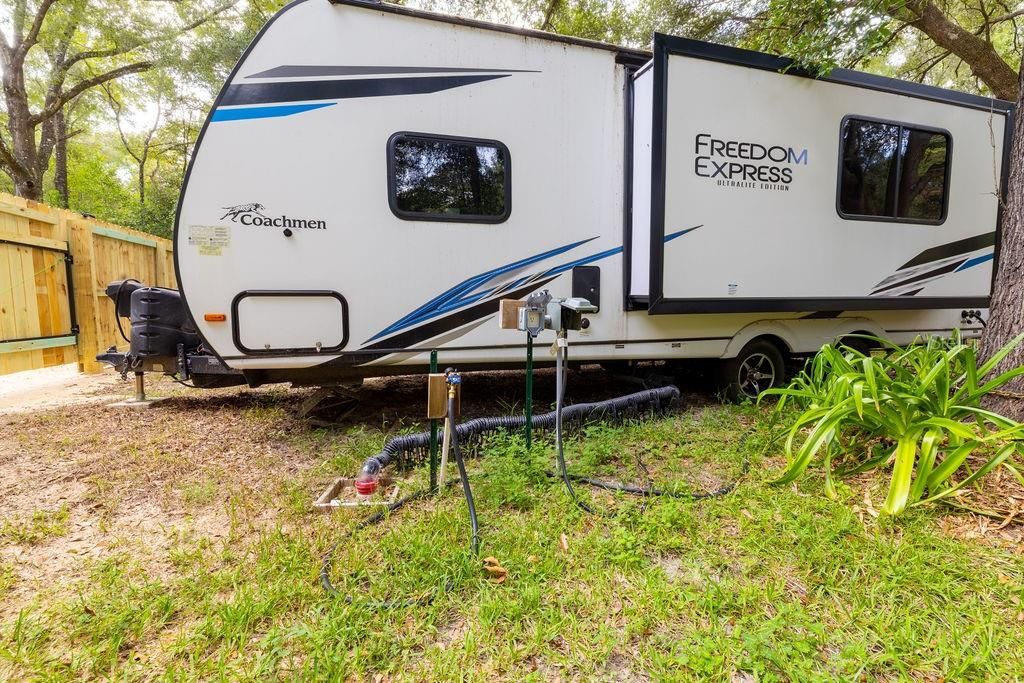 待售: $99,900 (2 贝兹, 1 浴室, 896 平方英尺)