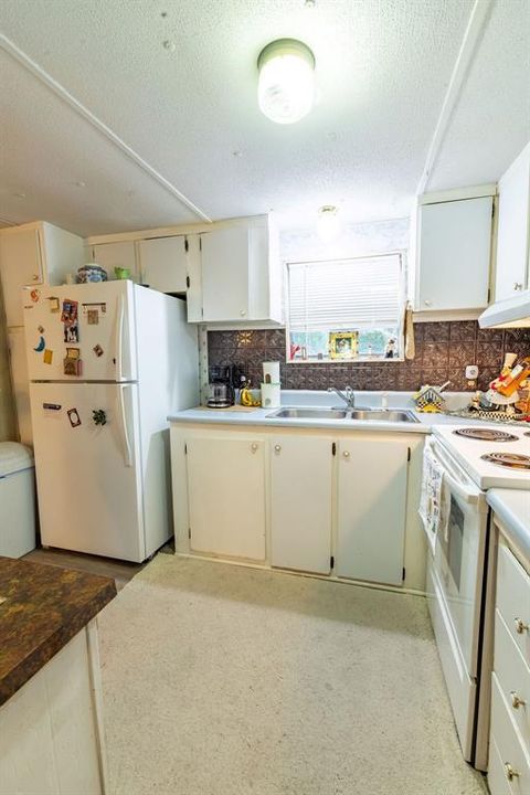 待售: $99,900 (2 贝兹, 1 浴室, 896 平方英尺)